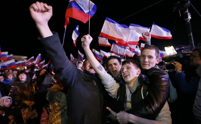 Симферополь праздновал присоединение к России концертом и салютом
