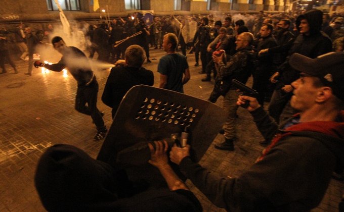 На Майдане произошла драка между самообороной и неизвестными