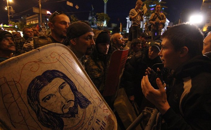 На Майдане произошла драка между самообороной и неизвестными