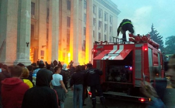 Массовые столкновения и пожар в Доме профсоюзов: фото из Одессы