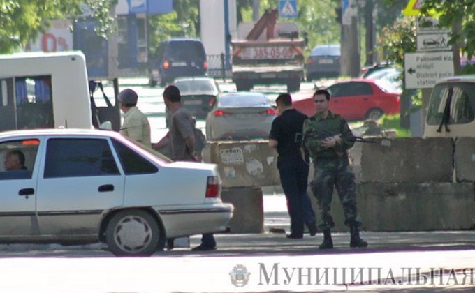 Сепаратисты установили блокпост в центре Донецка