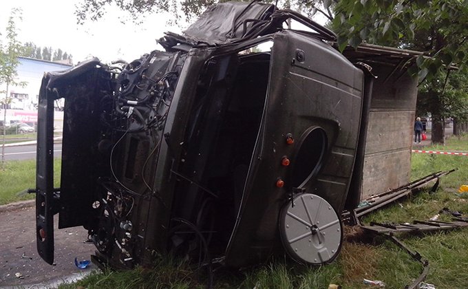 В Донецке уничтожено два КАМАЗа, перевозивших террористов