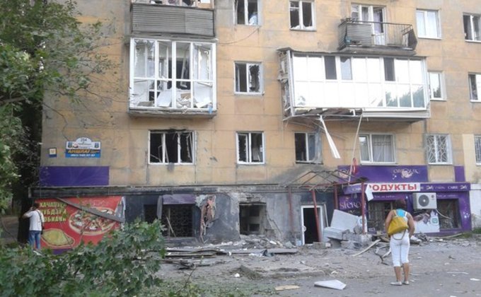 Террористы продолжают обстреливать жилые дома в Донецке 
