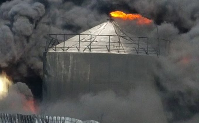 Новые фото масштабного пожара на нефтебазе под Киевом