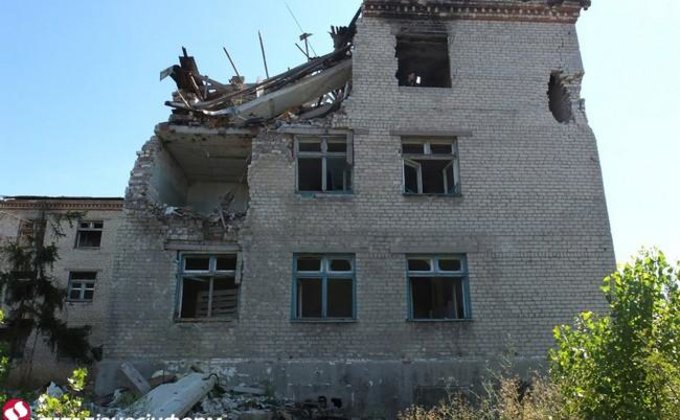 Славянск: фото и видео руин разрушенного боевиками психдиспансера