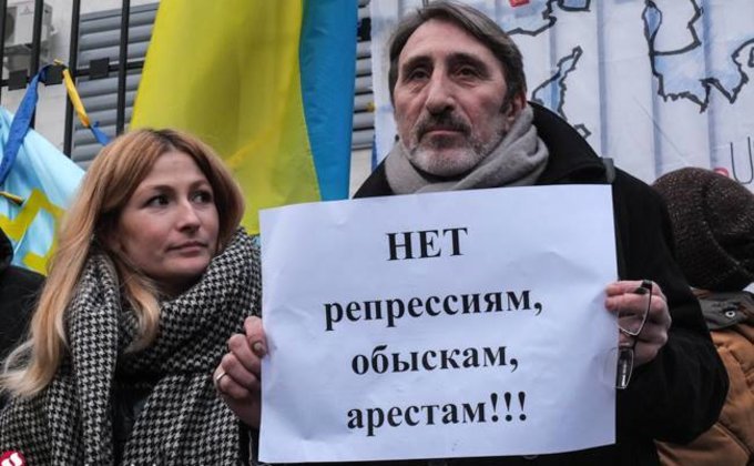 В Киеве у посольства РФ прошла акция против репрессий в АРК: фото