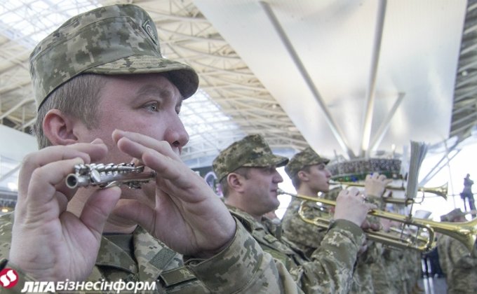 В аэропортах Украины почтили память киборгов, оборонявших ДАП
