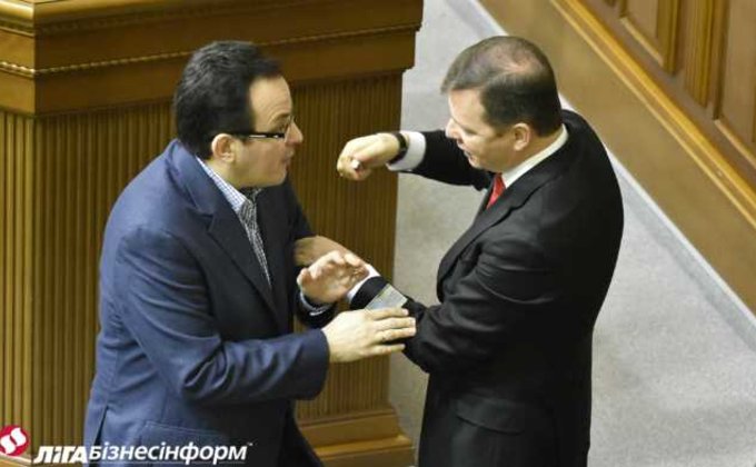 Фоторепортаж из Рады: Как Яценюк отчитывался перед депутатами