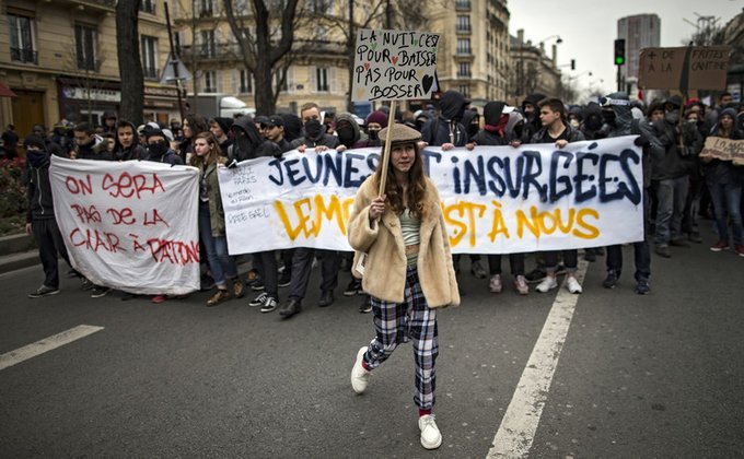 В Париже полиция применила против студентов слезоточивый газ