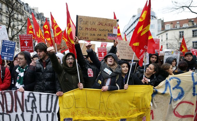 Во Франции многотысячные демонстрации: полиция применила газ