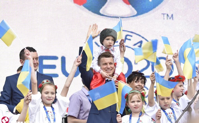 Как сборную Украины по футболу провожали на Евро-2016: фото