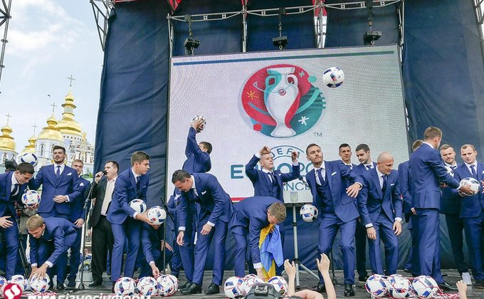 Как сборную Украины по футболу провожали на Евро-2016: фото