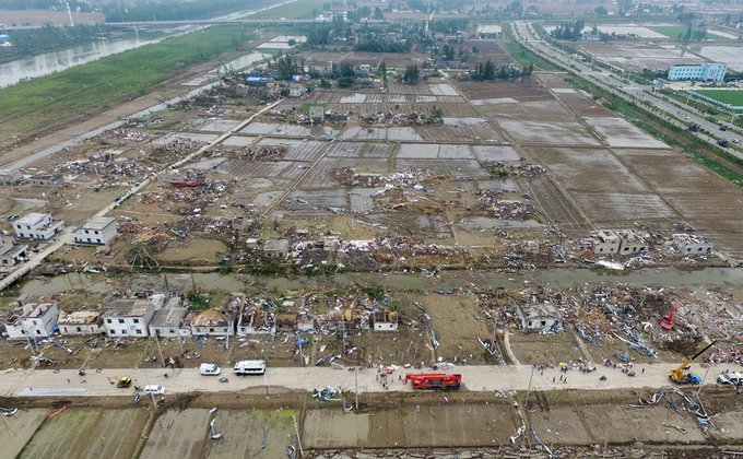 В Китае пронесся мощный торнадо с градом: 98 человек погибли