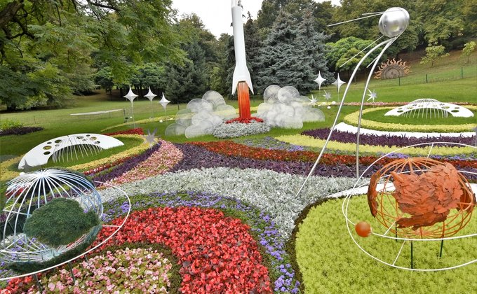 Цветочный фестиваль в Киеве: 10 арт-композиций в честь гениев