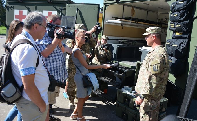 США начали передачу Украине скорых для эвакуации раненых военных