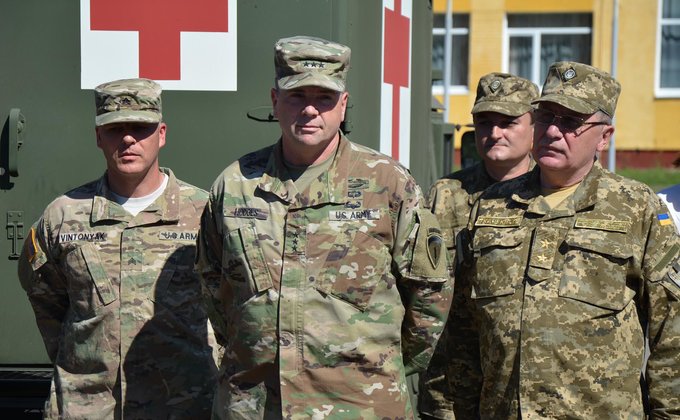 США начали передачу Украине скорых для эвакуации раненых военных
