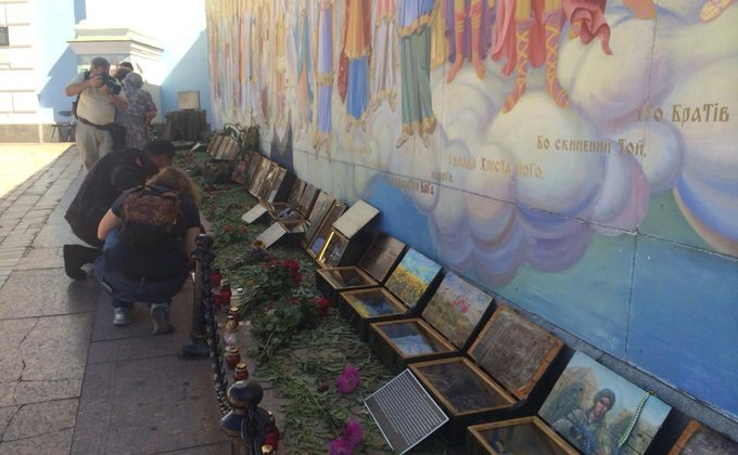 Как в Киеве почтили память погибших героев Иловайска 