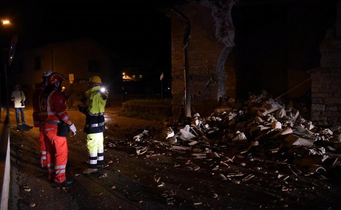 В сеть попали первые кадры землетрясения в Италии: фото и видео