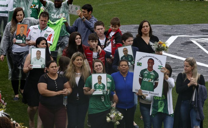 В Бразилии прощаются с футболистами с упавшего в Колумбии лайнера