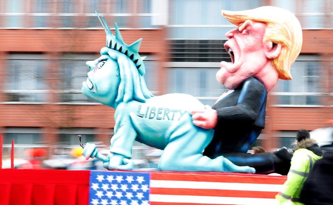 Парад злой сатиры в Европе: Трамп, Ле Пен и Гитлер в одном ряду