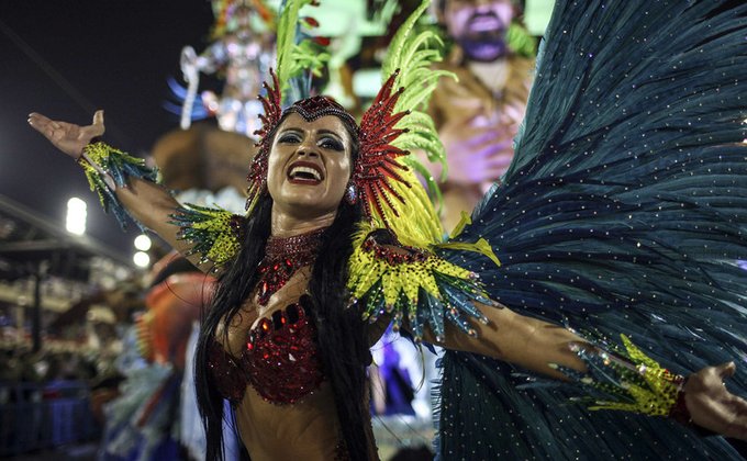 В Рио-де-Жанейро проходит ежегодный карнавал: фоторепортаж