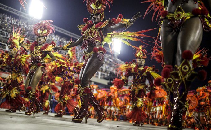 В Рио-де-Жанейро проходит ежегодный карнавал: фоторепортаж