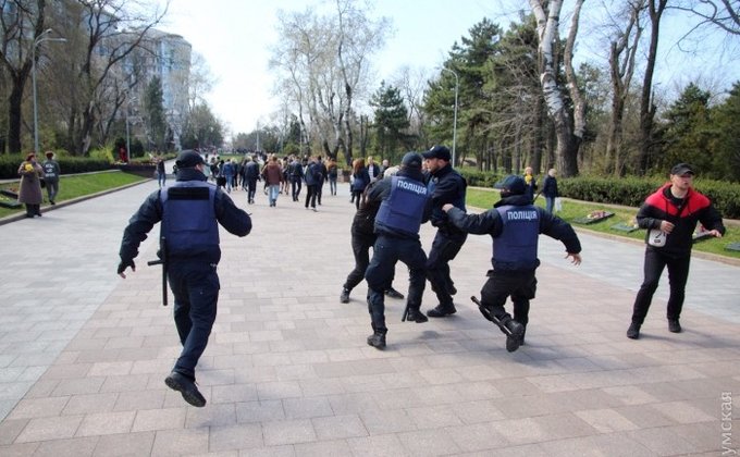 В Одессе полиция задержала 20 участников акции на Аллее Славы