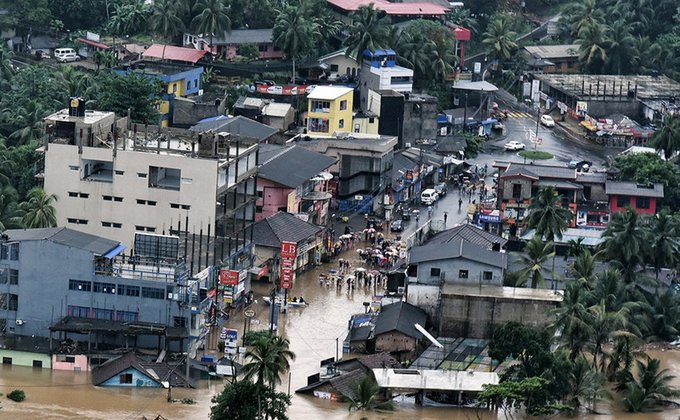 Наводнение на Шри-Ланке: более 100 погибших - фото, видео