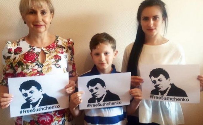 Макрона просят надавить на Путина: проходит акция #FreeSuschenko
