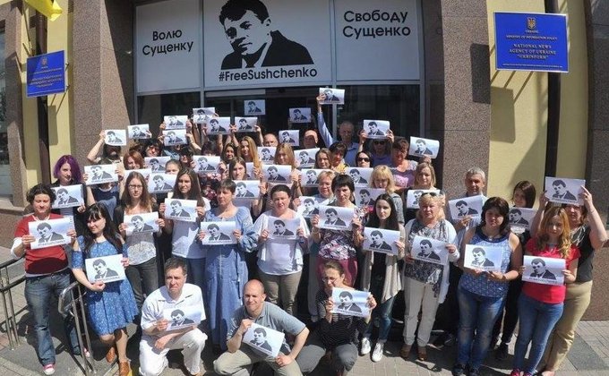 Макрона просят надавить на Путина: проходит акция #FreeSuschenko