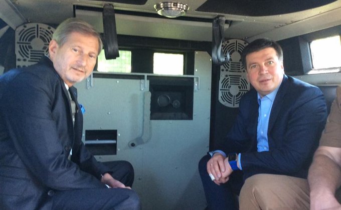 Еврокомиссар Хан и посол ЕС Мингарелли побывали в Широкино: фото
