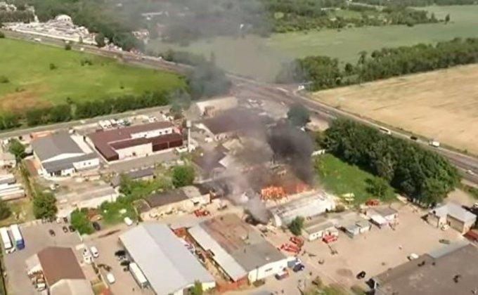 Пожар на складах в Броварах ликвидирован, пострадавших нет: фото