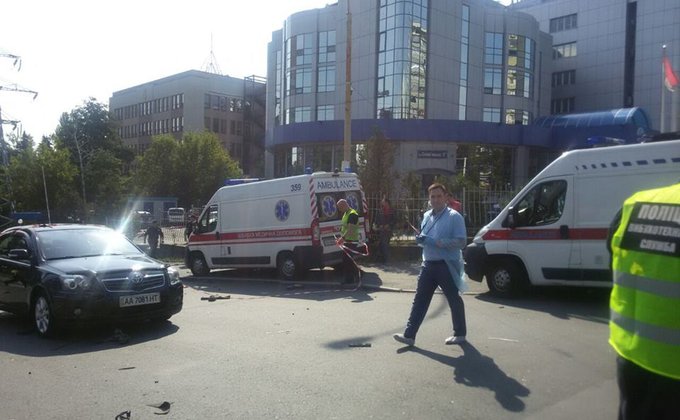 Взрыв автомобиля в Киеве: погиб военный, предполагают теракт