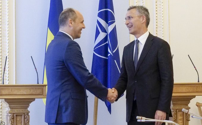 Генсек НАТО Столтенберг в Киеве: обещание помощи и цитаты Кобзаря
