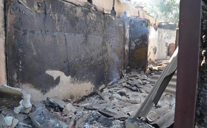 Сгоревшие дома в Зайцево после обстрела боевиками: фоторепортаж