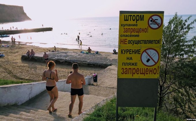 Бархатный сезон и пустые пляжи в оккупированном Крыму: фото