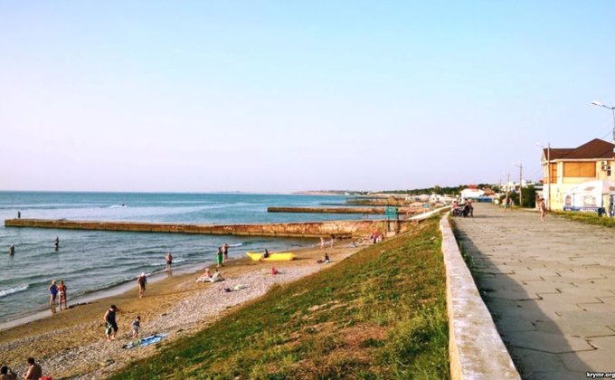 Бархатный сезон и пустые пляжи в оккупированном Крыму: фото