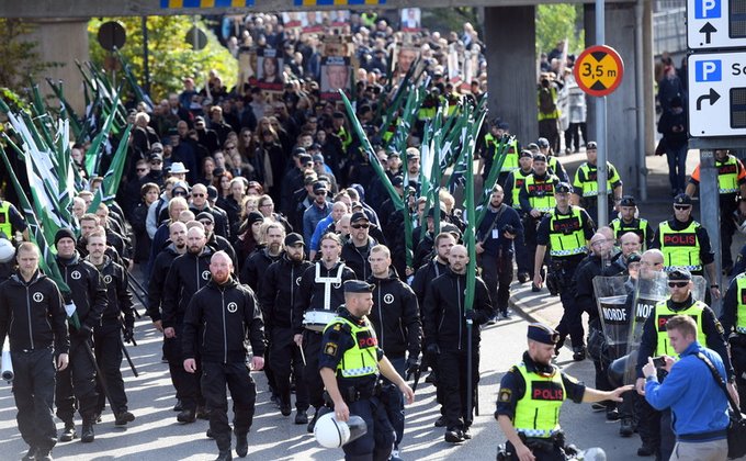 В Швеции на марше неонацистов произошли столкновения: фото