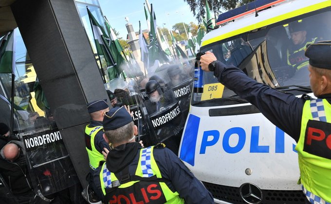 В Швеции на марше неонацистов произошли столкновения: фото