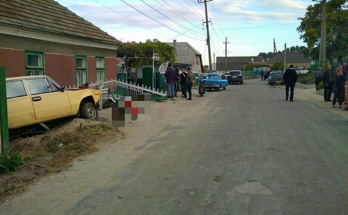 В Одесской области пьяный водитель убил сидящих на лавочке женщин
