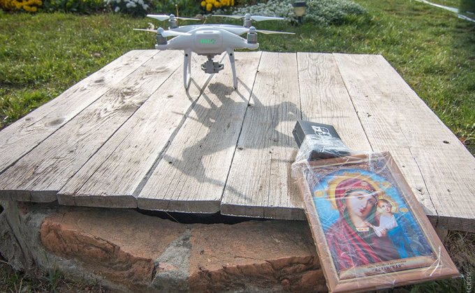 Под Одессой летающая икона боролась с преступностью - фото