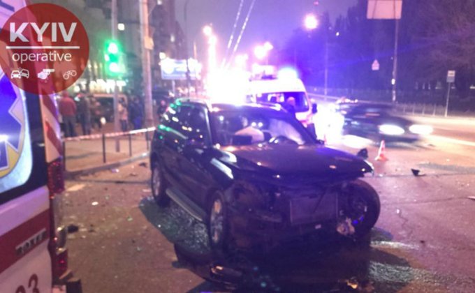 ДТП в Киеве: разбиты пять авто, двое пострадавших - фото, видео