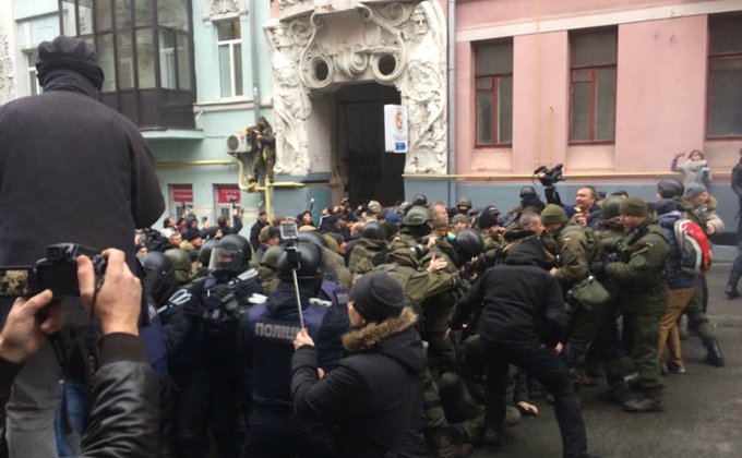 Потасовки протестующих с полицией возле дома Саакашвили: стрим