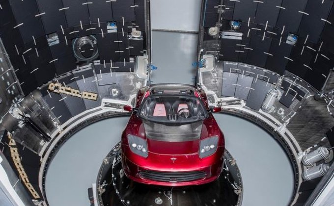Сверхтяжелая ракета SpaceX забросит в космос спорткар Tesla: фото
