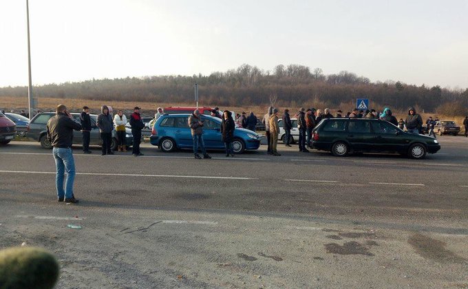 Протестующие перекрыли ряд дорог на границе с Польшей: фото