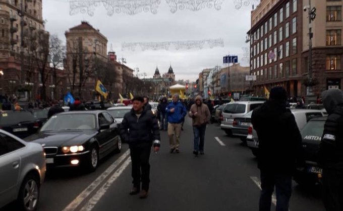 В центре Киева проходит акция владельцев авто на "евробляхах"