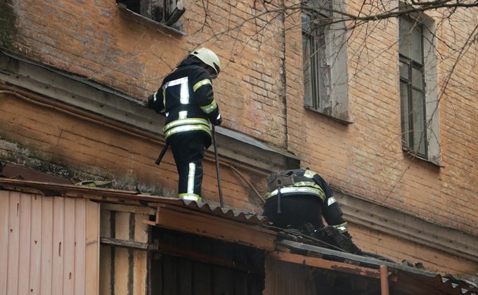 В Киеве горело историческое здание напротив Софии Киевской: фото