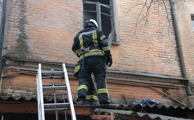 В Киеве горело историческое здание напротив Софии Киевской: фото
