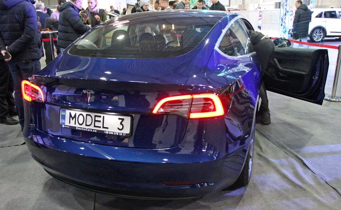Tesla Model 3 в Киеве. Главные премьеры выставки электрокаров