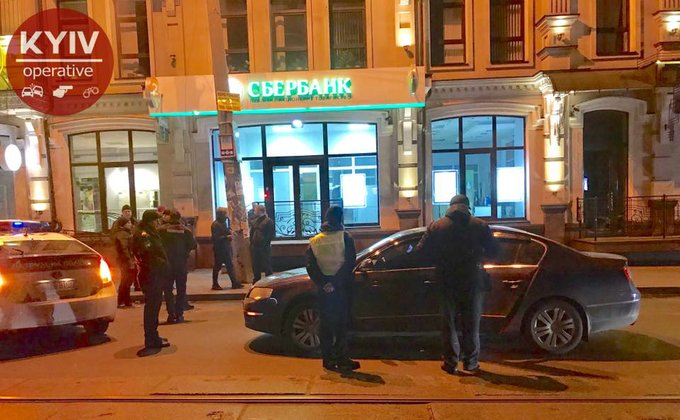 В Киеве на Подоле машина дипломатов РФ попала в ДТП: фото, видео